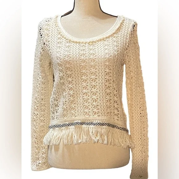 ANTHRO | Akemi + Kin Crop Sweater - Picture 2 of 6